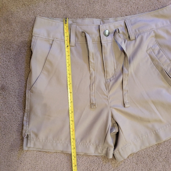 Magellan Outdoors Women's Hiking Shorts Khaki XS - Picture 3 of 9